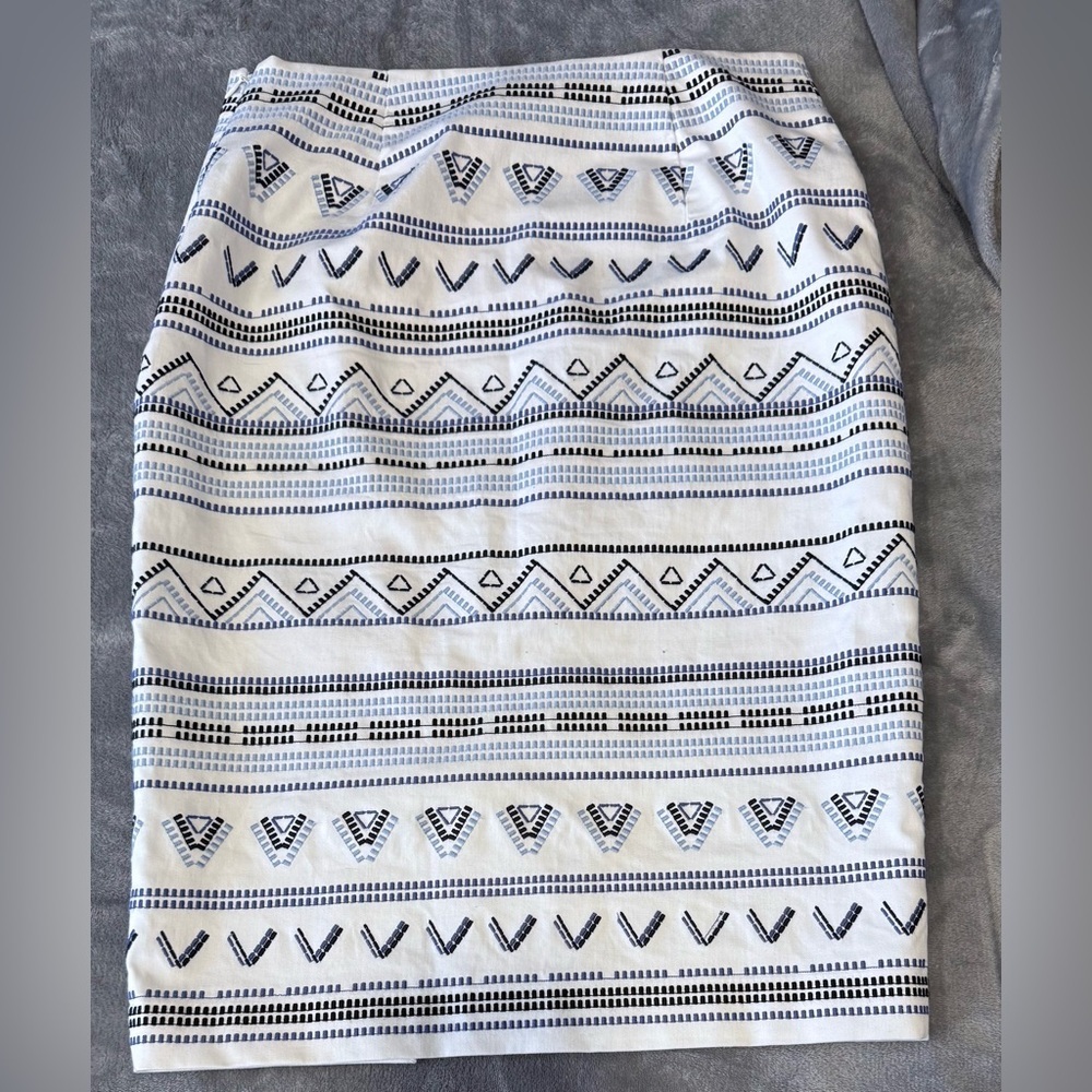 White House Black Market Embroidered Pencil Skirt - Picture 6 of 9